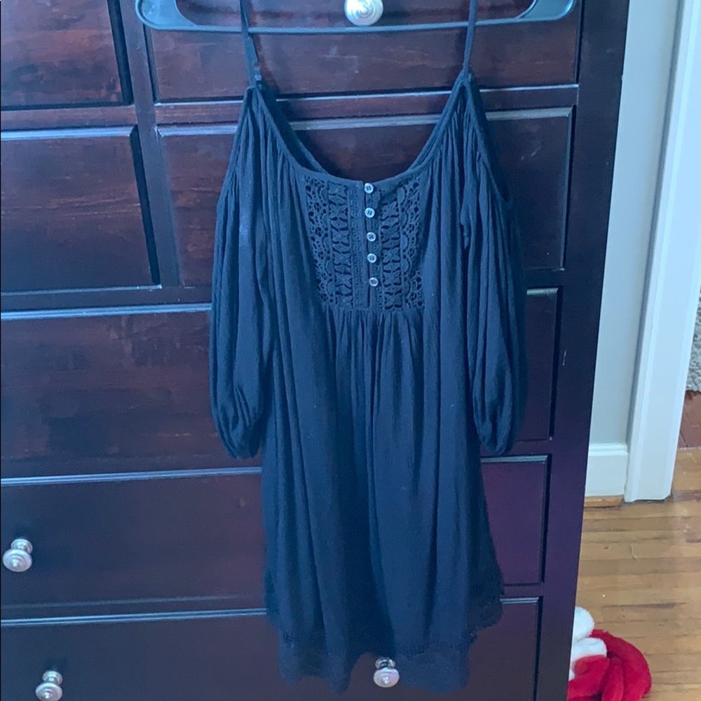 Black cut-out sleeve dress